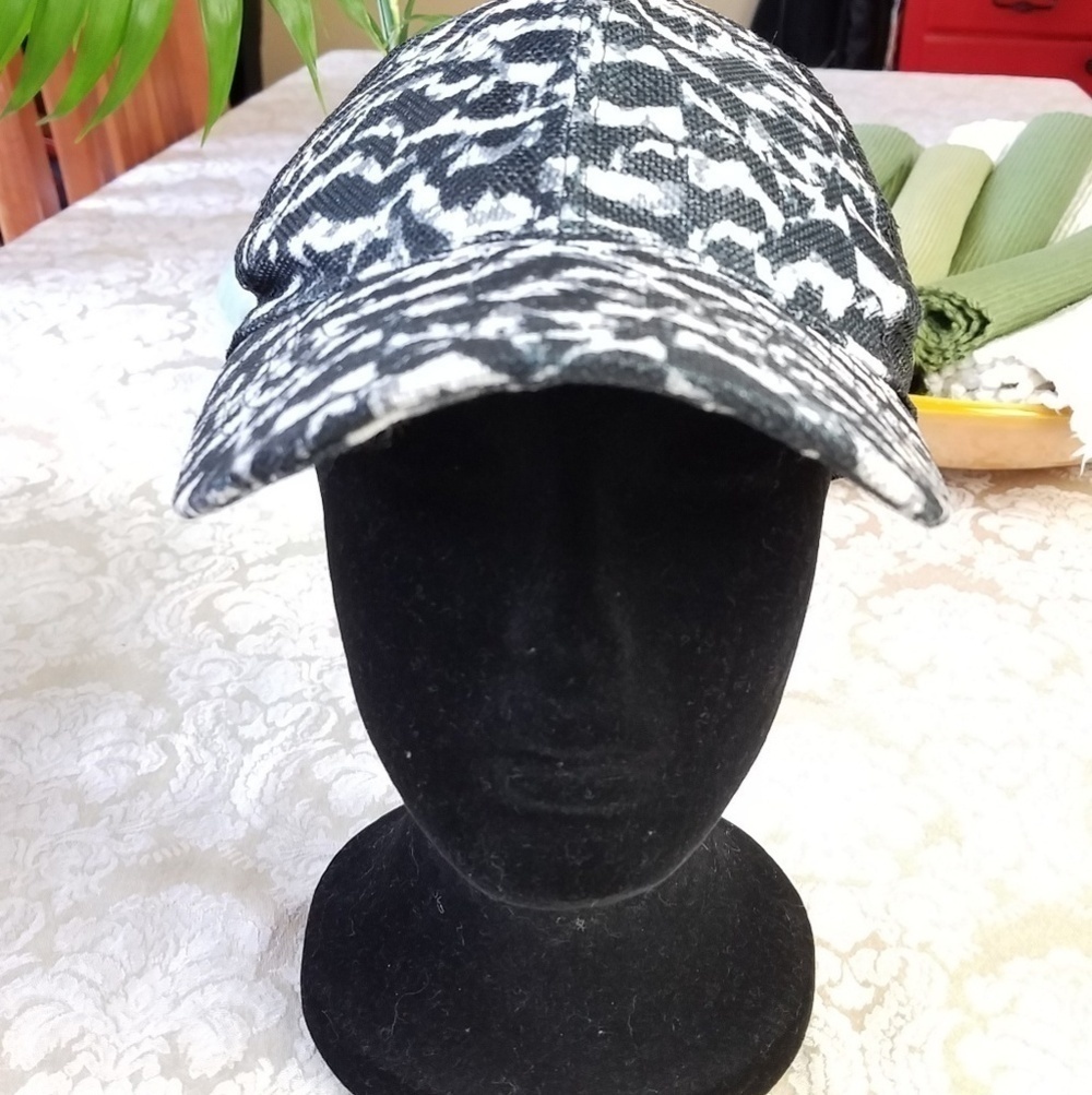 ANIMAL print baseball cap - Picture 3 of 4